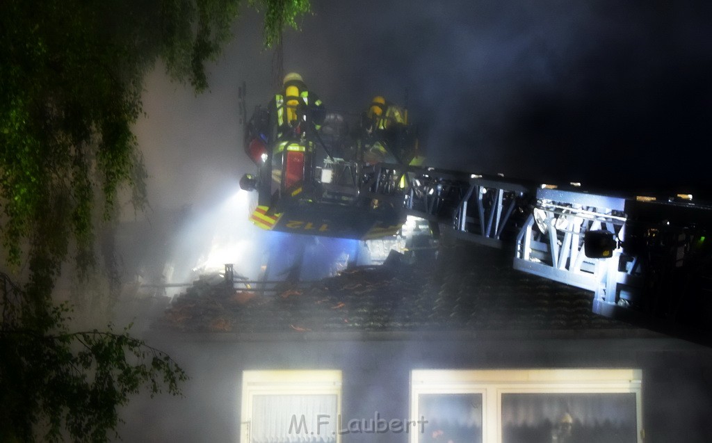 Grossfeuer Einfamilienhaus Siegburg Muehlengrabenstr P0032.JPG - Miklos Laubert